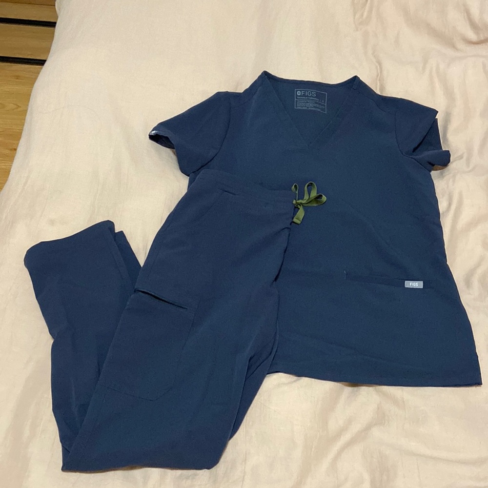 Wear Figs Scrub Set Quiet Navy Casma top and Yola bottoms (Size S both)
